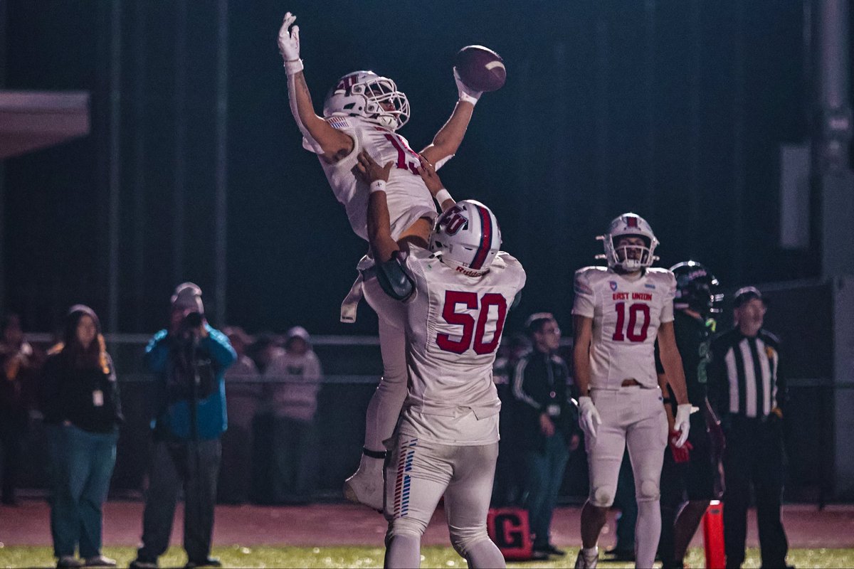 WCPSacramento's tweet image. East Union has that magic 🪄 

Lancers outlast Twelve Bridges in craziest of games in D4 semifinals, clinch first championship bid since 1980s.

Story: westcoastpreps.com/east-union-out…