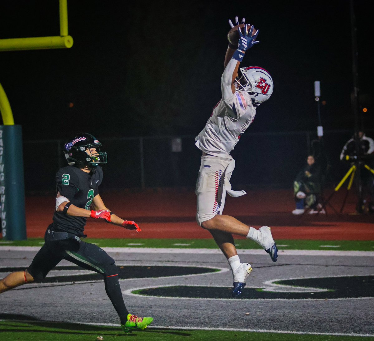 WCPSacramento's tweet image. East Union has that magic 🪄 

Lancers outlast Twelve Bridges in craziest of games in D4 semifinals, clinch first championship bid since 1980s.

Story: westcoastpreps.com/east-union-out…