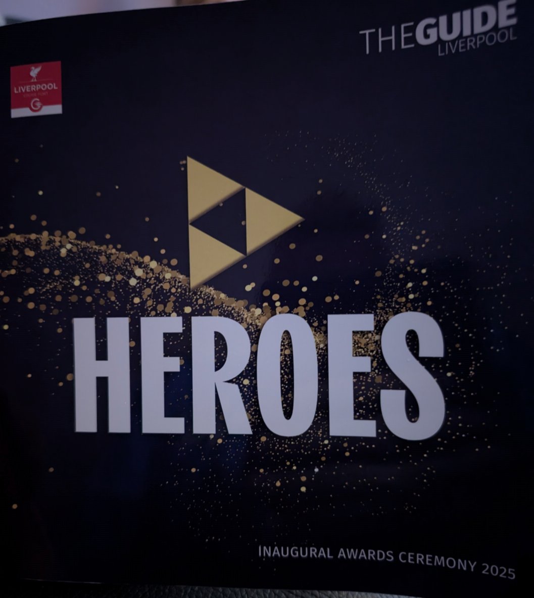 TheBuswalker's tweet image. Attended @TheGuideLpool Heroes Awards last night — what an inspiring event ❤️ So many incredible people doing amazing things across our city. Honoured to be nominated, and honestly everyone felt like a winner. The stories were unreal.
And yes… met @Carra23 😁#buswalker