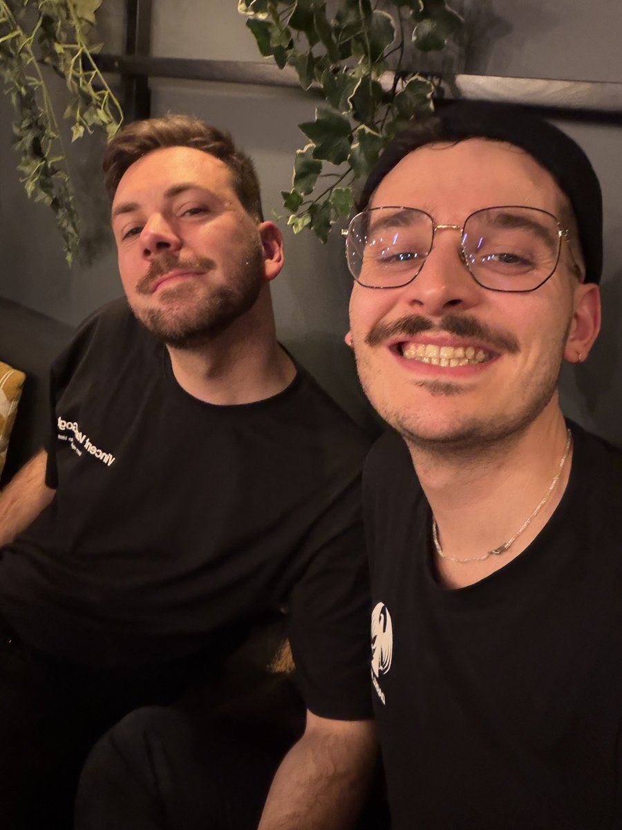 ValentinCut's tweet image. Automn mood  🍂🍁❤️

#friends #ladygaga #gay #couple