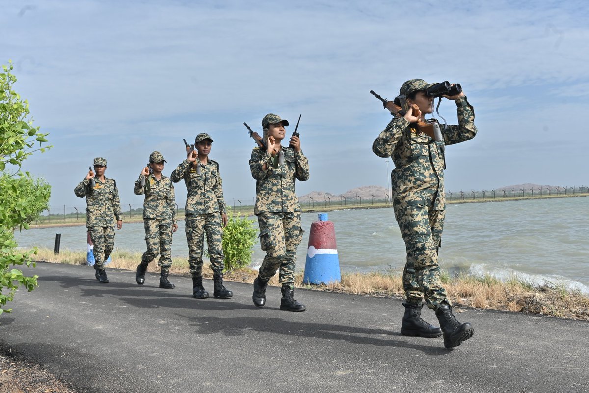 BSF_Gujarat's tweet image. &quot;𝐄𝐯𝐞𝐫𝐲 𝐬𝐭𝐞𝐩 𝐟𝐨𝐫𝐰𝐚𝐫𝐝 𝐢𝐬 𝐚 𝐩𝐫𝐨𝐦𝐢𝐬𝐞 𝐨𝐟 𝐩𝐫𝐨𝐭𝐞𝐜𝐭𝐢𝐨𝐧.&quot;

सीमा सुरक्षा बल - सर्वदा सतर्क।
 #FirstLineofDefence 
#NationFirst
#BSF