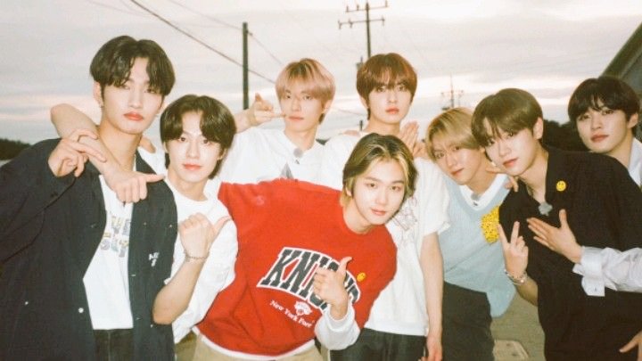 They're forever my youth, my eight &lt;3
 #epexis8 #epex #thankyoukeum