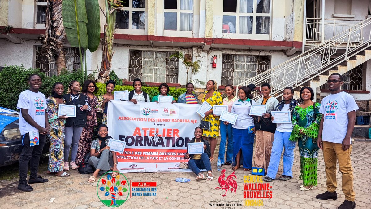 jeunesbadilika's tweet image. 🎨✨ Les 20-21 nov 2025, 15 femmes artistes du Sud-Kivu ont participé à l’atelier « Art pour la Paix » organisé par @AJB_asbl avec @CWB_Kinshasa. Lancement du Réseau des Femmes Artistes pour la Paix &amp;amp; signature de la charte.  #FemmesArtistes #Paix #SudKivu #Bukavu #JeunesBadilika