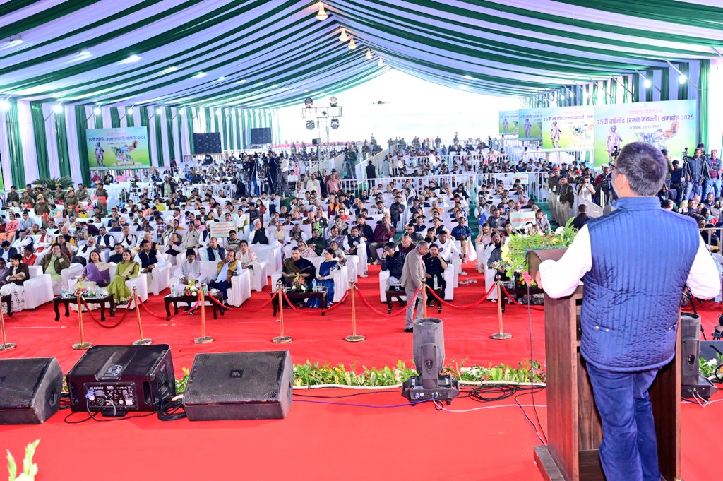 यहां के लोगों ने अपना राज्य, अलग प्रांत बनाने का निर्णय लिया और आदरणीय दिशोम गुरु शिबू सोरेन जी के नेतृत्व में एक लंबा संघर्ष हुआ।
इस युवा राज्य को आशीर्वाद देने के लिए दिशोम गुरु शिबू सोरेन जी आज हम लोगों के बीच में नहीं है। कई ऐसे वीर पुरुष है जो आज हम लोगों के बीच में नहीं है।