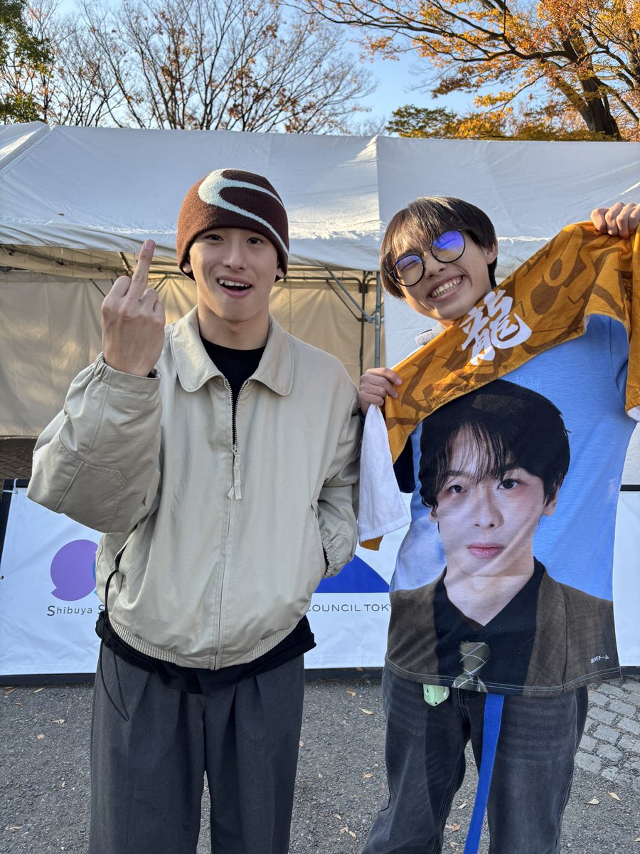 MJasanobeat's tweet photo. 写真ありがとうございまーす‼️
コーラグミくれた✌️
ソロムーブもカッコよかったでーす
ダンス観に行った筈なのに
オタクしてる気がするのはなーぜ❓
#クズ龍専　#AKKUN #SSDW2025
#ShibuyaStreetDanceWeek https://t.co/XSP0eNgAo5