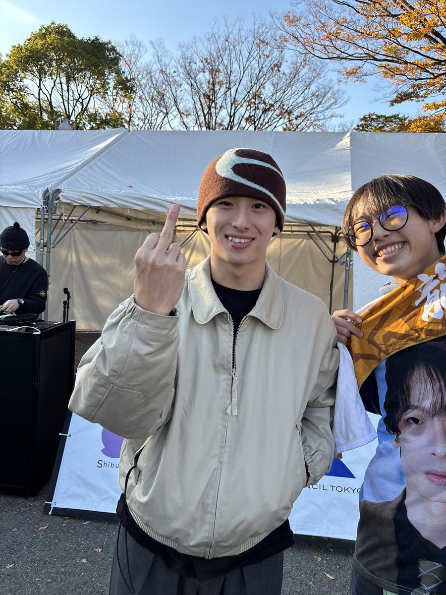 MJasanobeat's tweet photo. 写真ありがとうございまーす‼️
コーラグミくれた✌️
ソロムーブもカッコよかったでーす
ダンス観に行った筈なのに
オタクしてる気がするのはなーぜ❓
#クズ龍専　#AKKUN #SSDW2025
#ShibuyaStreetDanceWeek https://t.co/XSP0eNgAo5