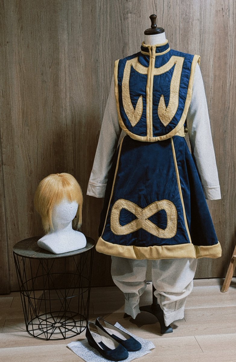 mememememaiiii's tweet photo. HUNTERXHUNTER/クラピカの衣装作りました🪡
民族感を出せていたらいいな〜
こだわりはズボンの裾のシルエット。冨樫先生のよく描かれている服の皺を再現してみたよ。 https://t.co/sgFAxgrYBy