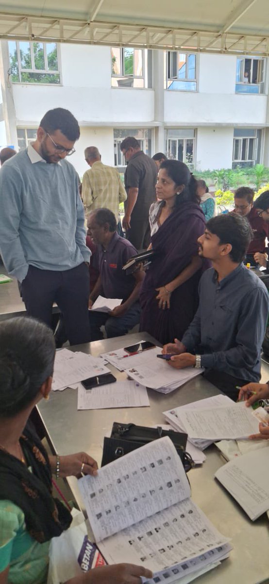 SIR અંતર્ગત જિલ્લા ચૂંટણી અધિકારી દ્વારા special camp ખાતે મુલાકાત
#vadodara #gujarat
<a href="/ECISVEEP/">Election Commission of India</a> <a href="/CEOGujarat/">Chief Electoral Officer, Gujarat</a> <a href="/Info_Vadodara/">Info Vadodara GoG</a> <a href="/CollectorVad/">Collector & DM Office Vadodara</a>