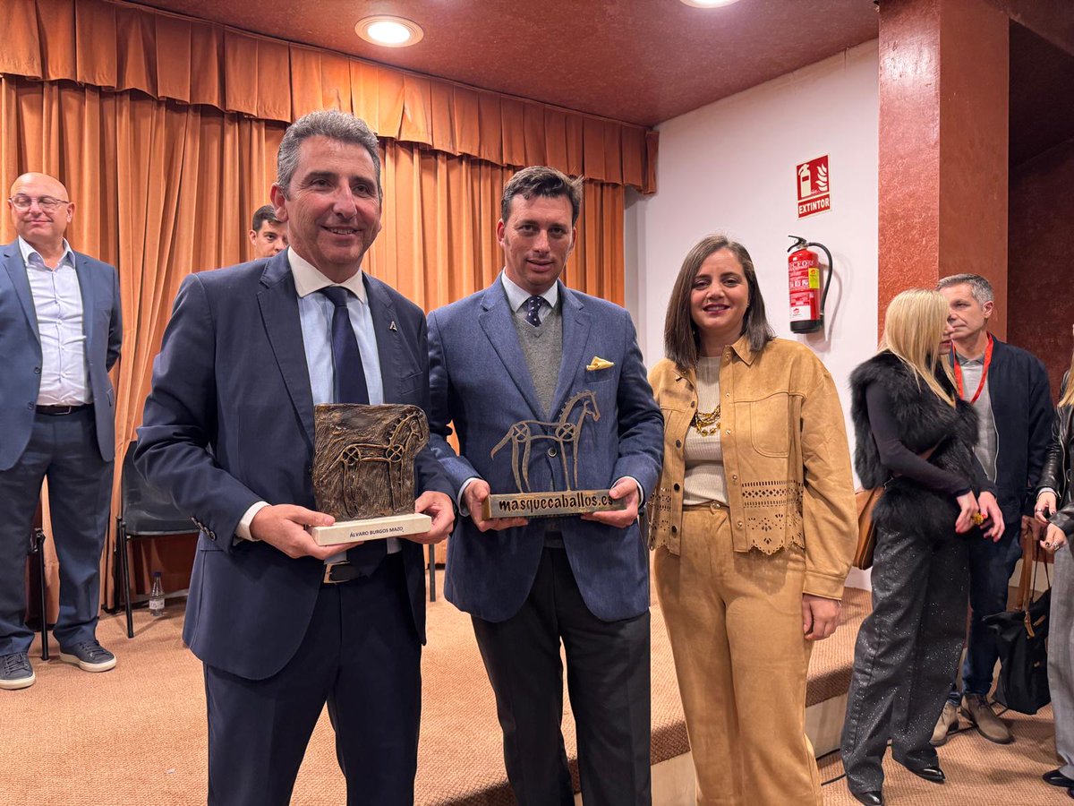 Agricultura, Industria, Ganadería...Andalucía.

Entre la noche del Jueves y el Viernes, seguimos siempre al lado de nuestros sectores productivos, de nuestra gente..