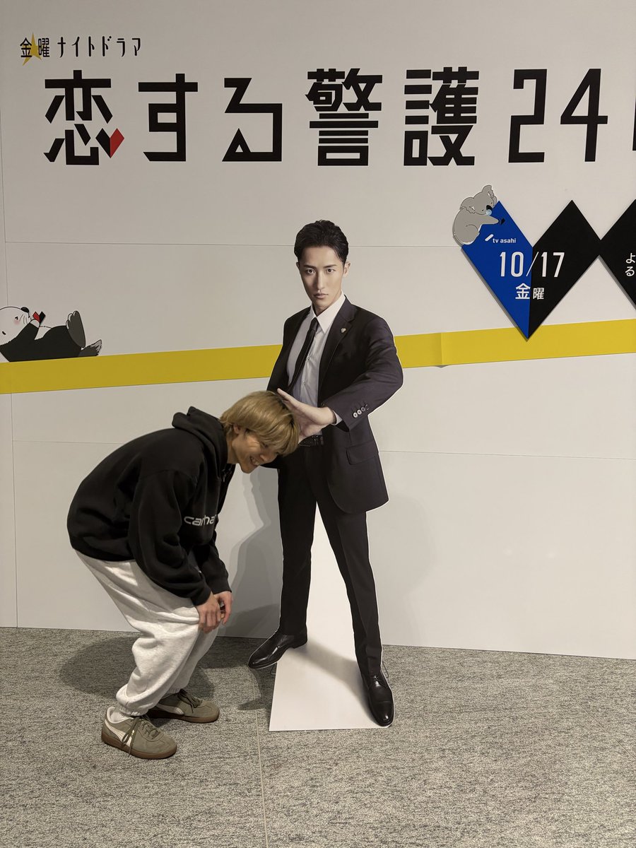 ChannelTaishi's tweet photo. ひーくんに守られてるのか抑えられてるかどっちなんだろう笑

#岩本照 #snowman #恋する警護24時 https://t.co/rxcK483kau