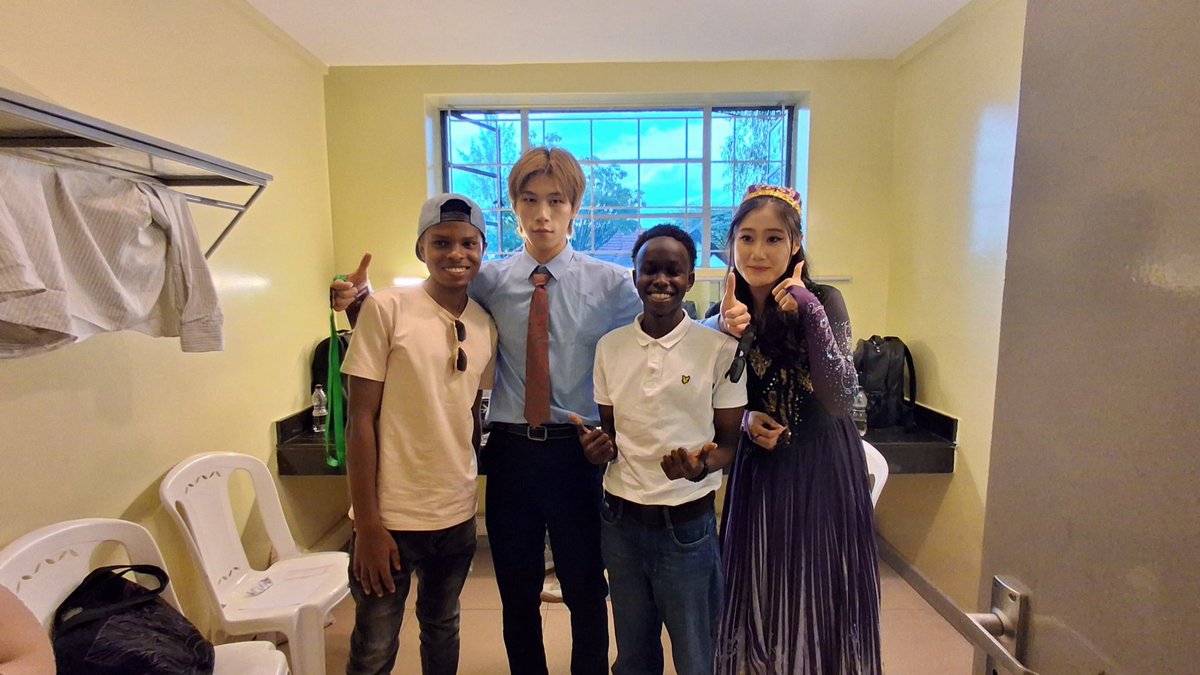 TheRealRobbinn's tweet image. Me and my friends attending the 10th KITFest at Kenya Cultural Center 🙌♥️