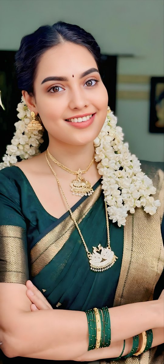 WallpaperIndian's tweet image. 👑 Pavithra Janani 💚

#Pavithra #PavithraJanani