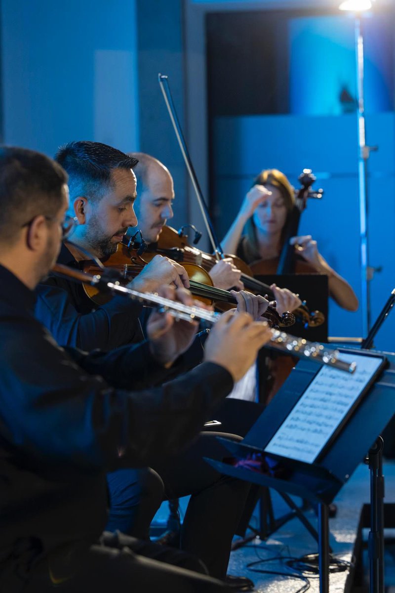 🎶 Hoy y siempre recordamos a Jerónimo Saavedra

🔹 Político, amante de la música, referente para nuestra ciudad y para Canarias, cuyo compromiso con la cultura y lo público sigue inspirándonos

🎼 Celebramos su legado recordándolo a través del arte que él siempre valoró