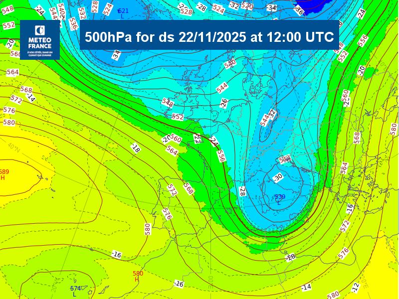 Matí encara ventós i amb la visibilitat reduïda en altura tot i el domini del sol. El canvi de massa d'aire, l'afebliment del vent a la tarda i l'arribada d'un front càlid deixarà precipitacions la propera nit, amb neu pujant a 1.800