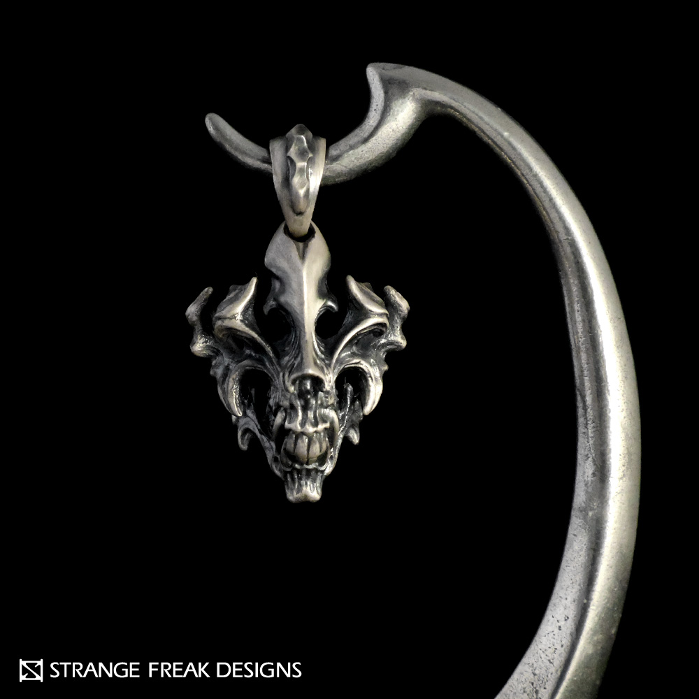 SILVER_GEEKS's tweet image. 人気のスカルペンダント！
程良いボリューム感でクリーチャーテイスト。

STRANGE FREAK DESIGNS
「ルーガ ペンダント」
ameblo.jp/silver-geeks/e…
#sfdjp
@STRANGE_FREAK