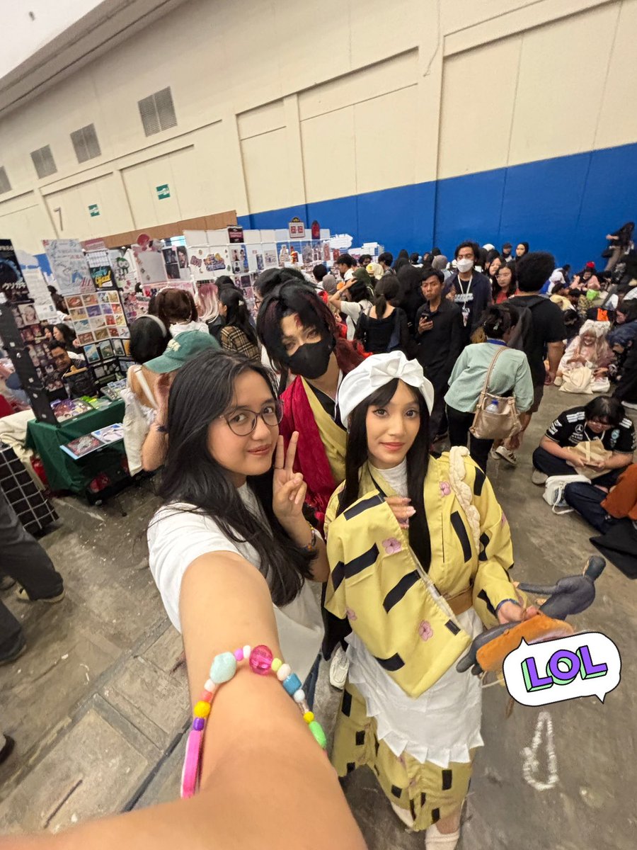 getoushi's tweet photo. Baru masuk ketemu ciwi ciwi cantip iniii 😍 seneng bgtt semuanya jadi anime hari itu 🥺💓 @shireosaki @nabongda @kirsteinizm 

+ gongnya ternyata bb @excessentia masih serombongan merekaa, ga nyangka kita bisa ga sengaja ketemu dijalan setelah sekian abad 🥺💕 https://t.co/8bM7oSeFcV