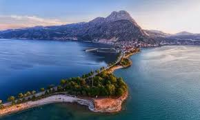 tamim__20k's tweet photo. The lake remained still despite the gentle wind 🌊🤍 https://t.co/M2mQ0CnmKl