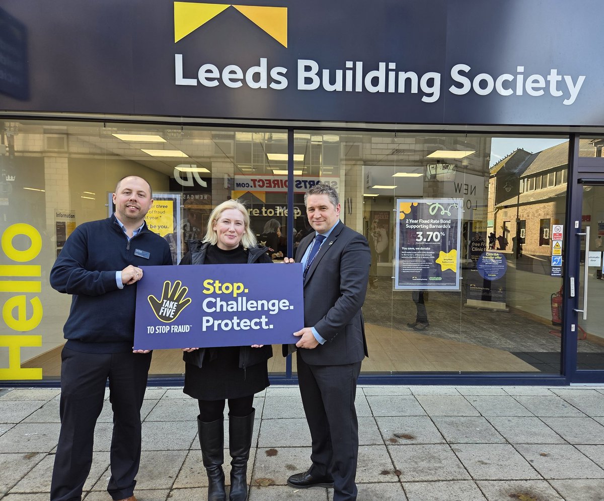 EmmaLewell's tweet image. @LeedsBS on King Street yesterday seeing how their Fraud Clinic operates. A free and vital service.  #FraudAwarenessWeek👍 💷