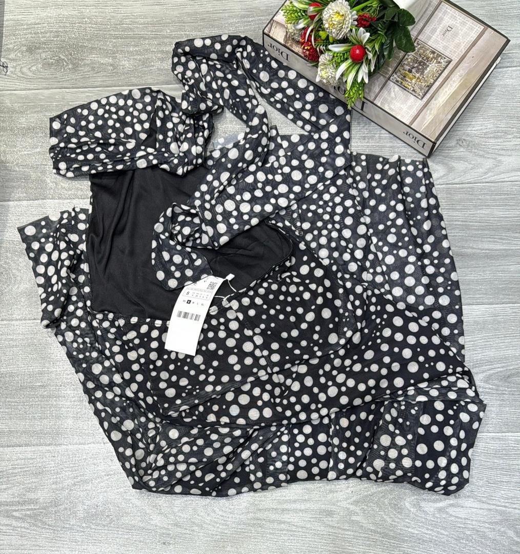 ~Item Description > Zara Dress
~ Price > 36,000 NGN ONLY
~Size Available > S-XXXL ( 6-20 )
~Colors Available > Picture colors
~Top notch Quality 
~Delivery within Lagos :- Same Day
~Delivery outside Lagos 12-24hrs
~Delivery is worldwide 📌
#bougeebabes