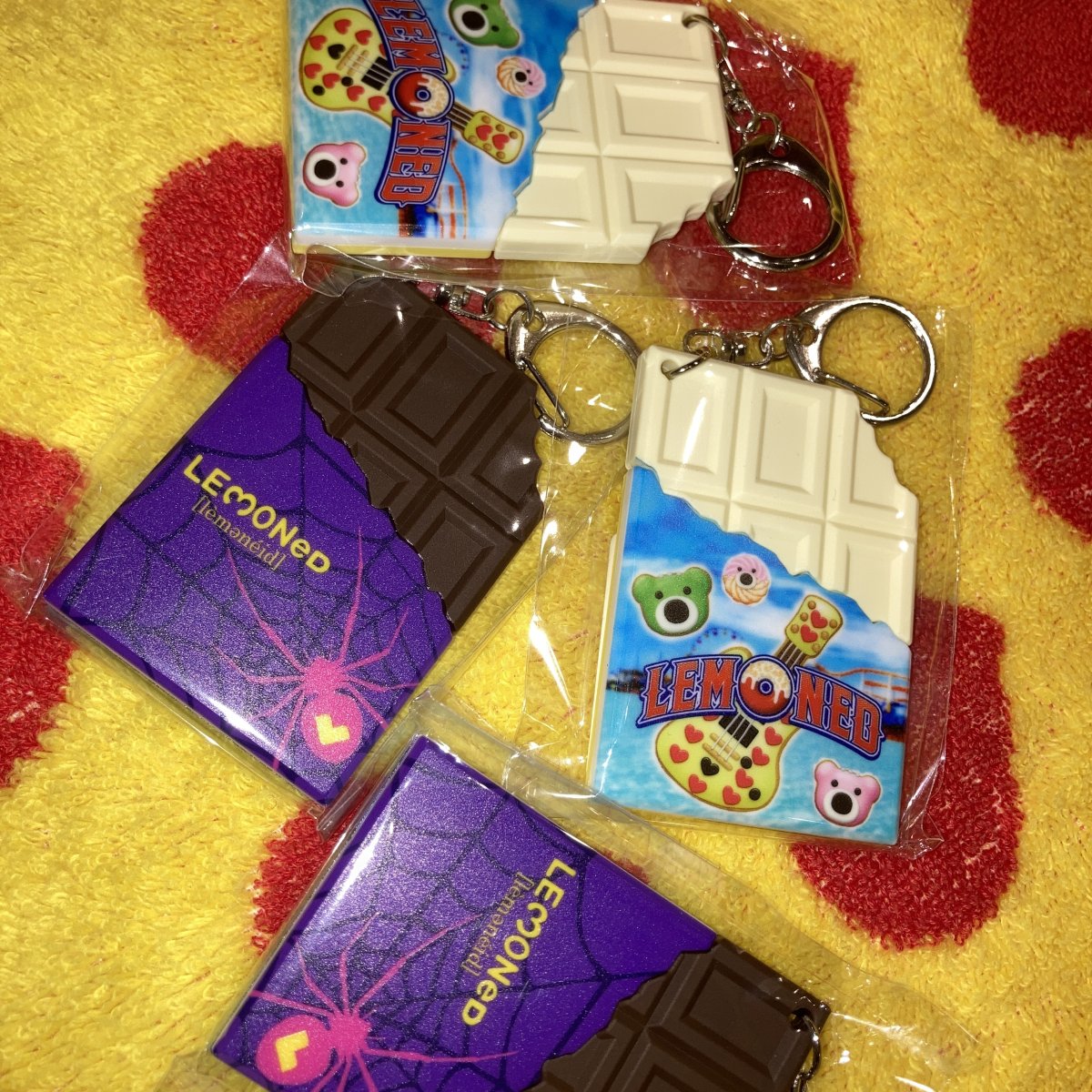 Laforet_H's tweet image. B1F レモネードショップ レモショの板チョコ風キーホルダー: お店に入ってすぐの陳列棚に板チョコ風キーホルダーをご用意しております！
美味しそうですし可愛いですよね！！
カバンや小物のアクセントにもなるのでおすすめです☆ laforet.ne.jp/news_events/39…