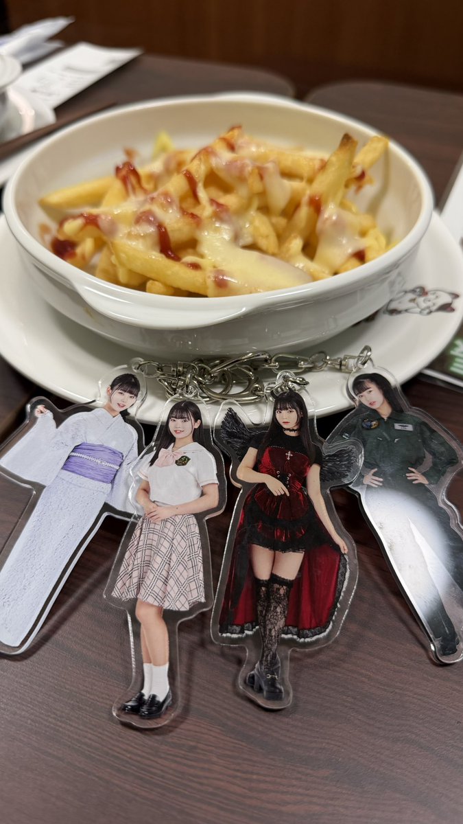 pandanoteiou3's tweet image. #カラオケまねきねこ 

富山駅前2号店 

入って もにゃちゃんに
『なんか 大切な物忘れてきてない？』と言われ 前の店で そあちゃんのアクキー忘れてきてきた事に気づく
ご本人と もにゃちゃんに救出されました

特典会 10枚ね と言われたけど許してください
#ほくりくアイドル部
#ほくりくカラオケ部