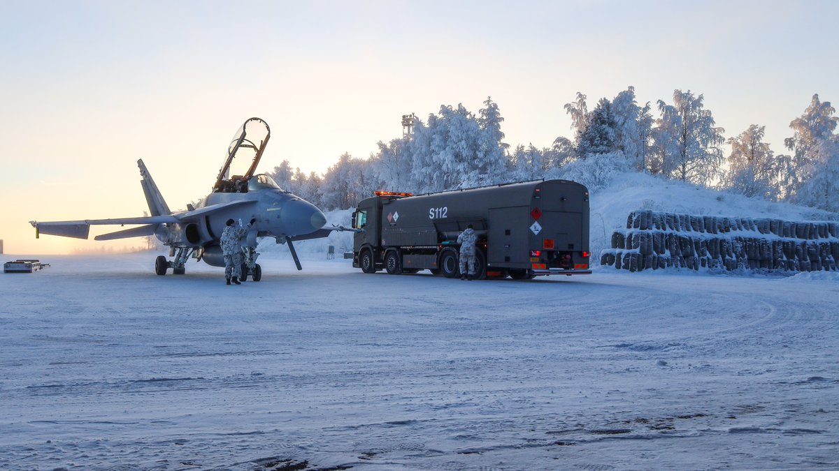 I applaud Finland for:

🔵 major defense investments, including in F-35s
🔵 strengthening <a href="/NATO/">NATO</a>’s High North defense
🔵 leading by example with contributions to PURL

In meetings with 🇫🇮 Ministers <a href="/anttihakkanen/">Antti Häkkänen</a> and <a href="/elinavaltonen/">Elina Valtonen</a>, I stressed the importance of turning the Hague