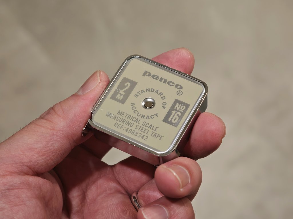 Paraph14's tweet image. 小さくてめっちゃ可愛いメジャー買った！
pencoというブランドらしい
ステンレス製で程よく重たく高級感があって気に入った。