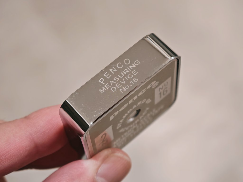 Paraph14's tweet image. 小さくてめっちゃ可愛いメジャー買った！
pencoというブランドらしい
ステンレス製で程よく重たく高級感があって気に入った。