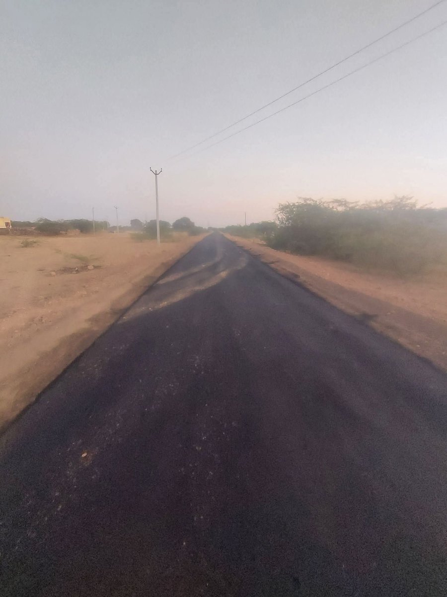 shrvanrajput9's tweet image. दिल की अनंत गहराइयों से @RavindraBhati__  जी आपका आभार🙏🏼 लगभग 12 साल बाद राने जी की बस्ती की सड़क का नवीनीकरण हुआ  हमारे गांव के लिए 5 साल का विकास हो गया है समझो