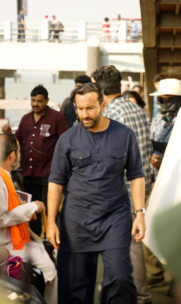 filmfare's tweet image. #SaifAliKhan on the sets of Haiwaan! 😍

Saif is teaming up with the legendary #Priyadarshan for the first time and reuniting with co-star #AkshayKumar after 17 years! 

#Celebs