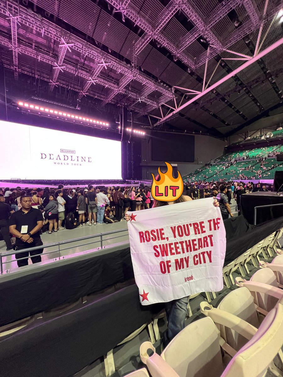 pcysultry's tweet image. IF ROSÉ NOTICES ME ILL GIVE EVERYONE WHO LIKES THIS A PHYSICAL COPY OF ROSIE&apos;S NEXT ALBUM