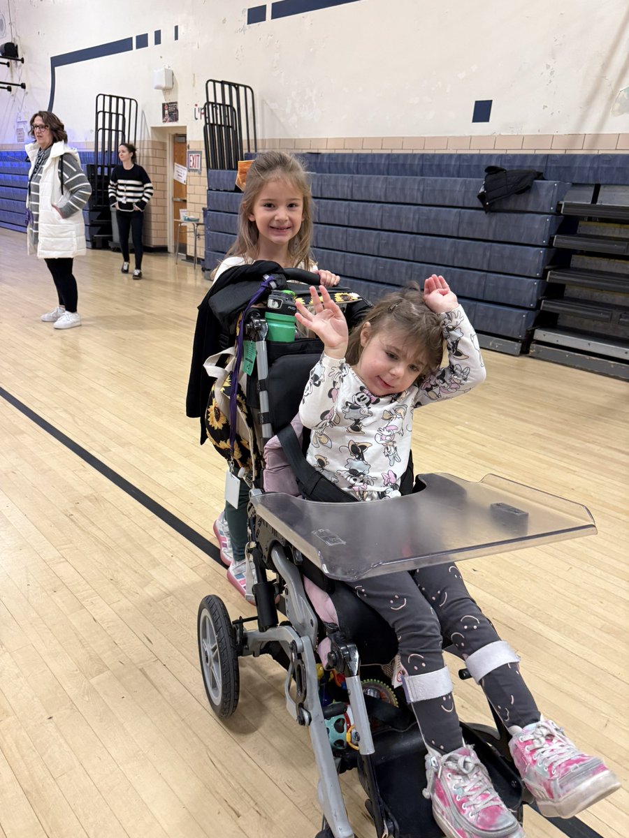 carly_lutz's tweet image. WES Best Buddies had their 1st meeting and we are so excited for all the friendships that will be made this year! 💜