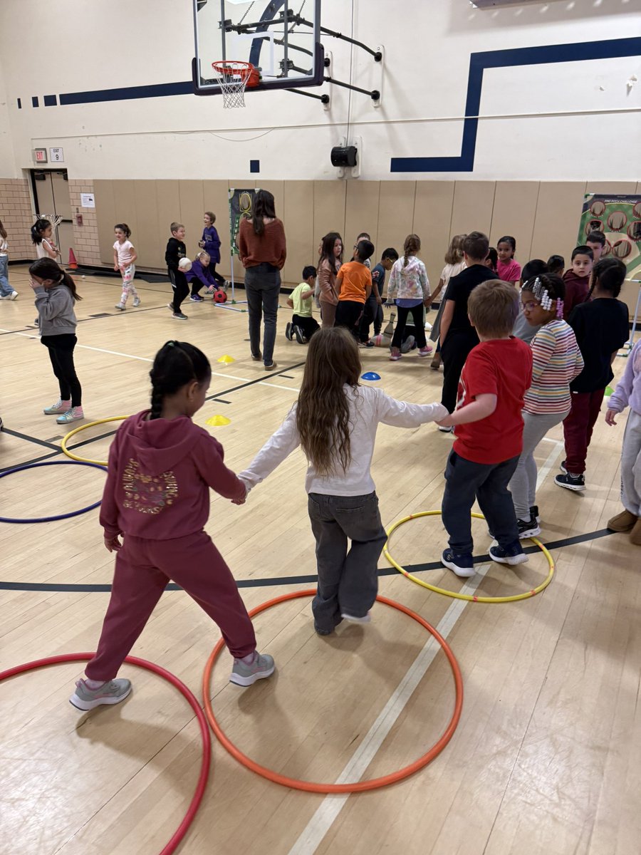 carly_lutz's tweet image. WES Best Buddies had their 1st meeting and we are so excited for all the friendships that will be made this year! 💜