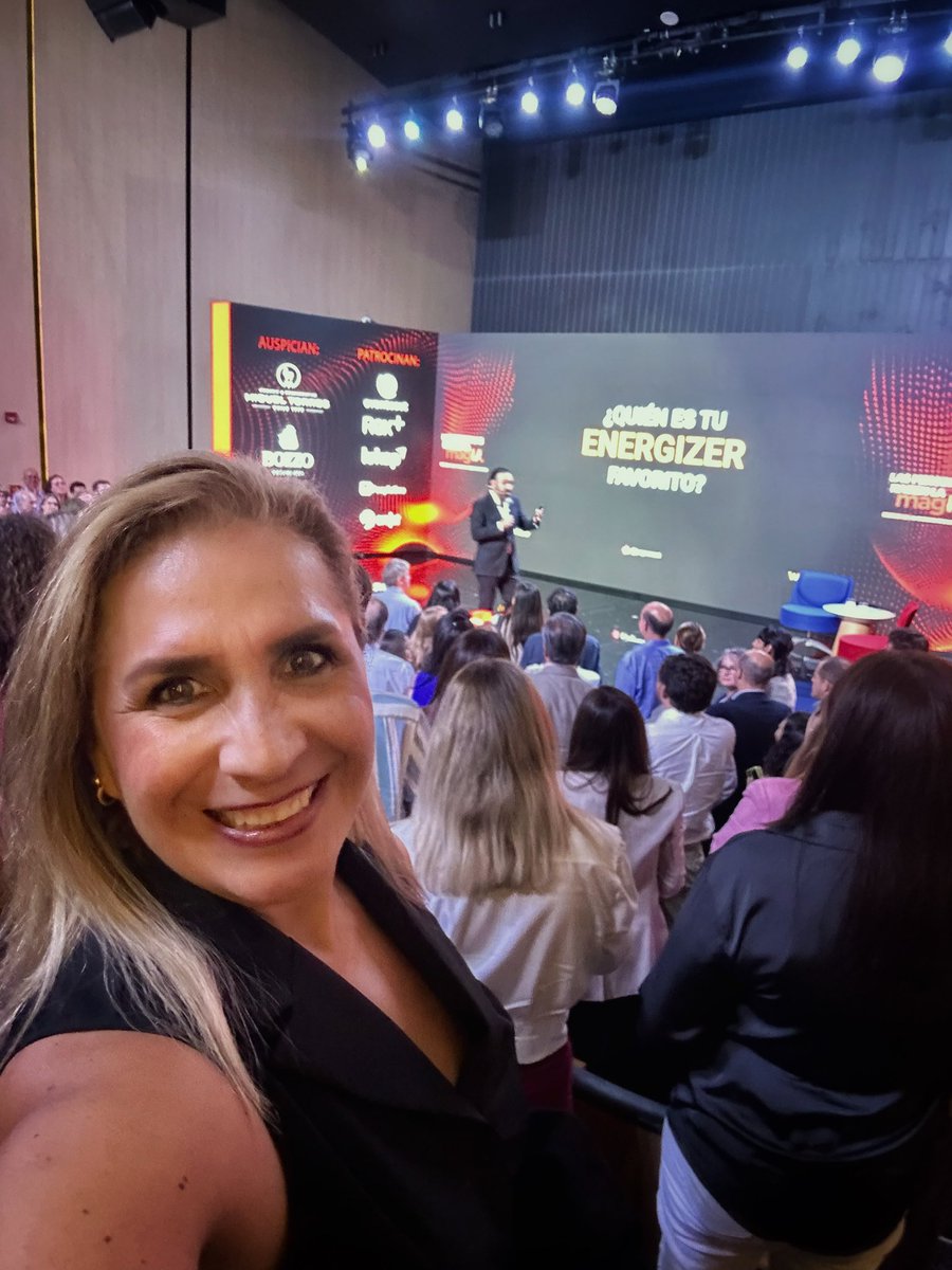 erikaparedesarq's tweet image. Hoy asistimos a la conferencia “Las personas hacen la magIA”, un evento lleno de ideas, reflexiones y grandes aprendizajes sobre el futuro del trabajo y el impacto de la IA en nuestras vidas.