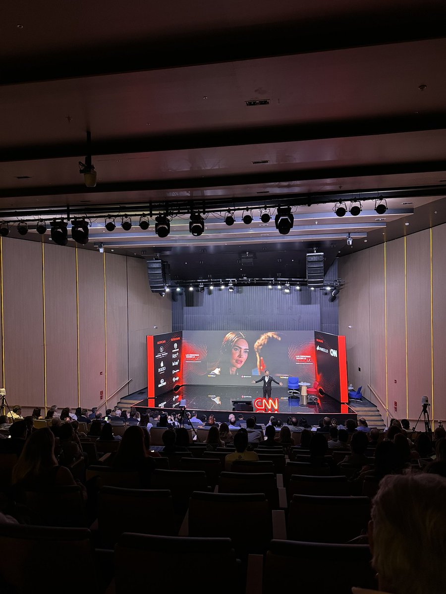 erikaparedesarq's tweet image. Hoy asistimos a la conferencia “Las personas hacen la magIA”, un evento lleno de ideas, reflexiones y grandes aprendizajes sobre el futuro del trabajo y el impacto de la IA en nuestras vidas.