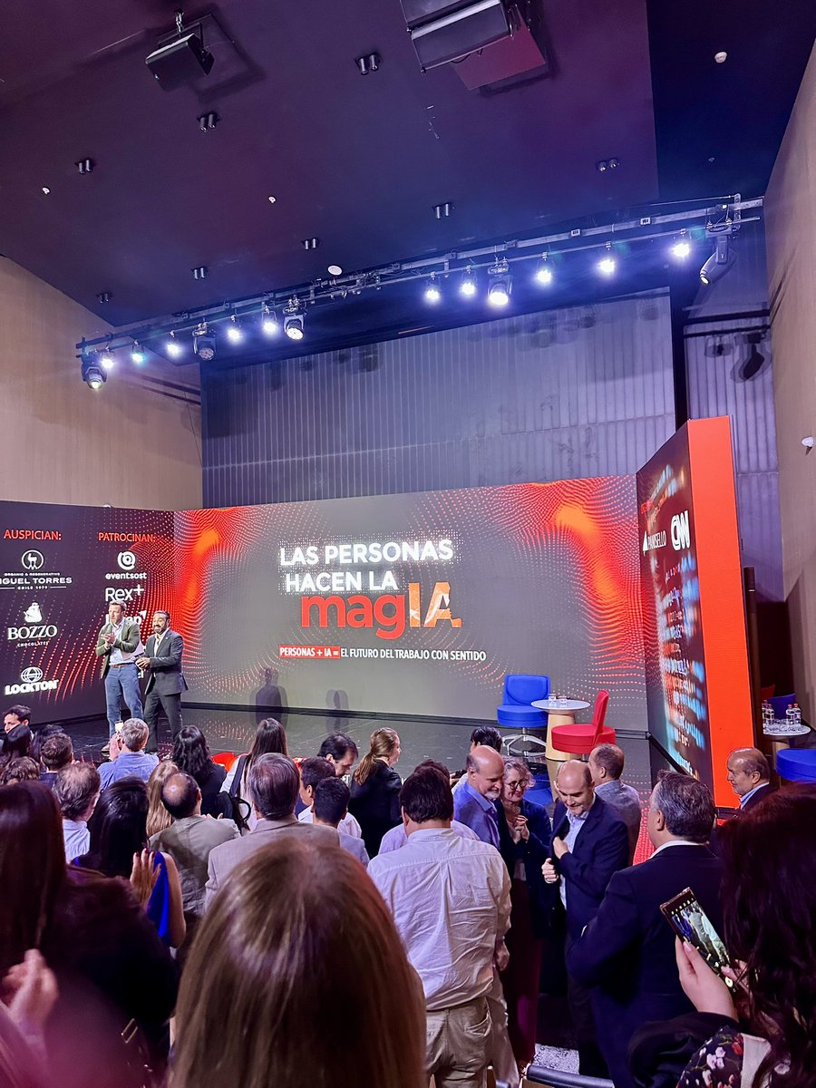 erikaparedesarq's tweet image. Hoy asistimos a la conferencia “Las personas hacen la magIA”, un evento lleno de ideas, reflexiones y grandes aprendizajes sobre el futuro del trabajo y el impacto de la IA en nuestras vidas.