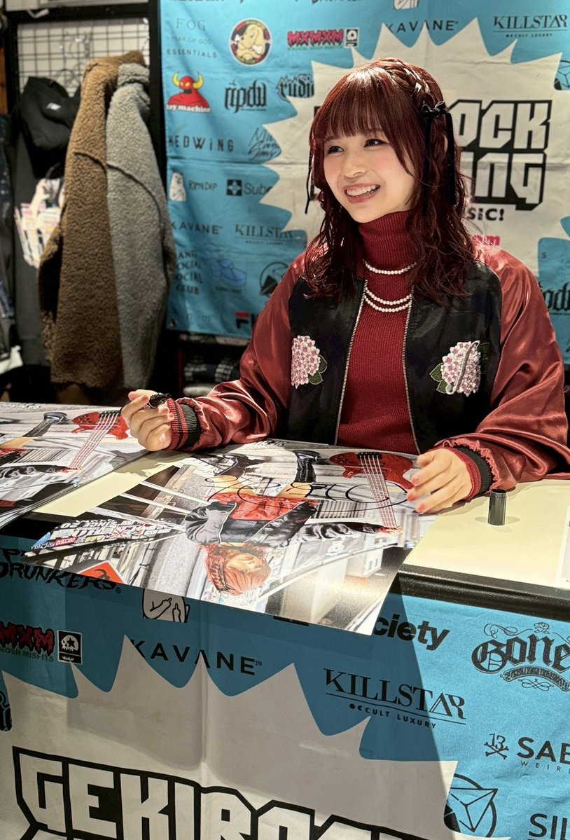 famifamimario's tweet image. 本日激ロックサイン会でした！
今日はいつもより長めに皆さんとお話しできました！！🙌

そして明日はついにライブ！かますぞ〜👊