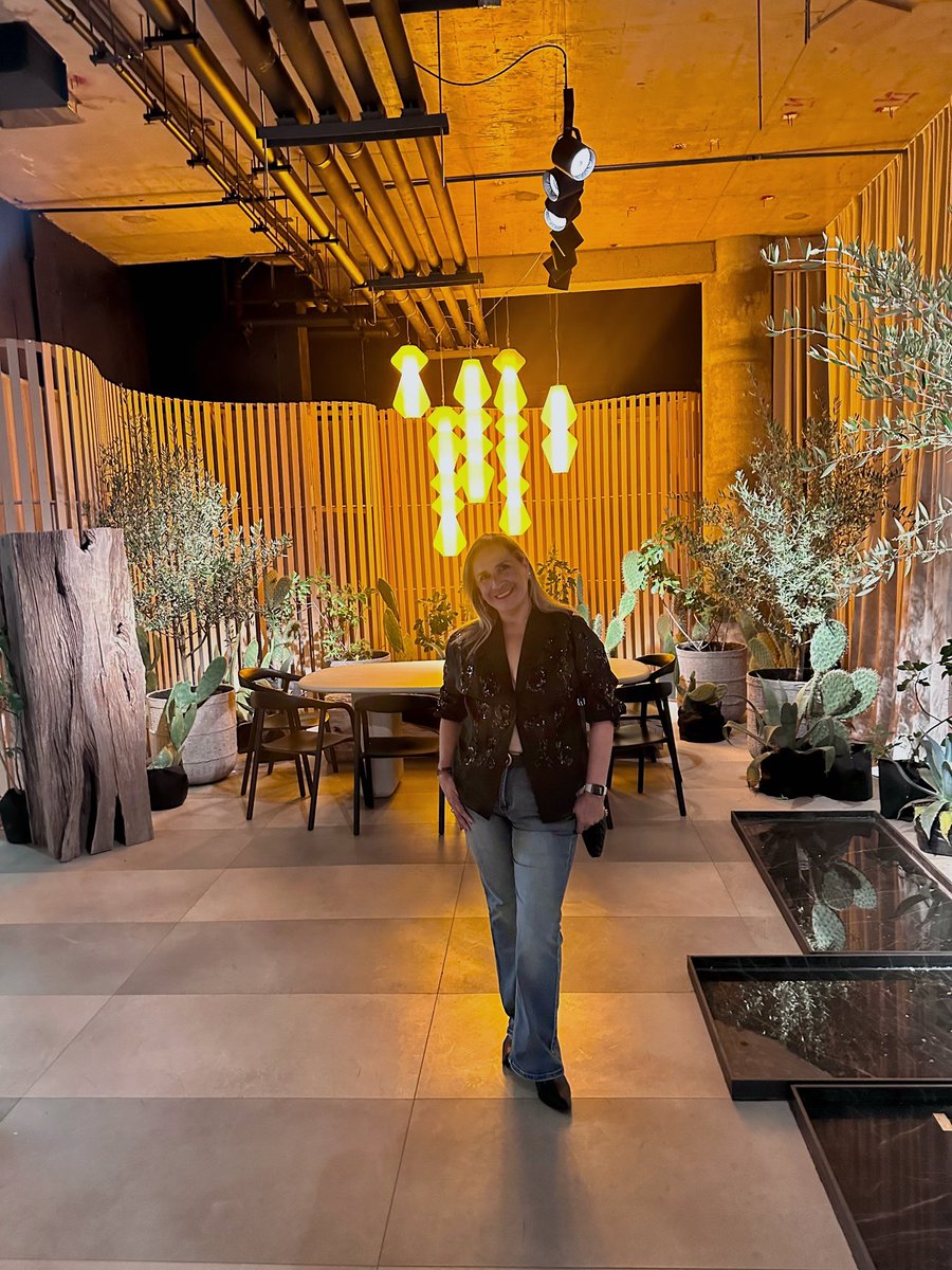 erikaparedesarq's tweet image. Un día entre diseño, inspiración y creatividad.
Viajar también es descubrir nuevos espacios, nuevas formas de ver el mundo y nuevas ideas que se quedan contigo.
Casa FOA fue una explosión de detalles, colores, texturas y propuestas que me movieron por dentro y por fuera.