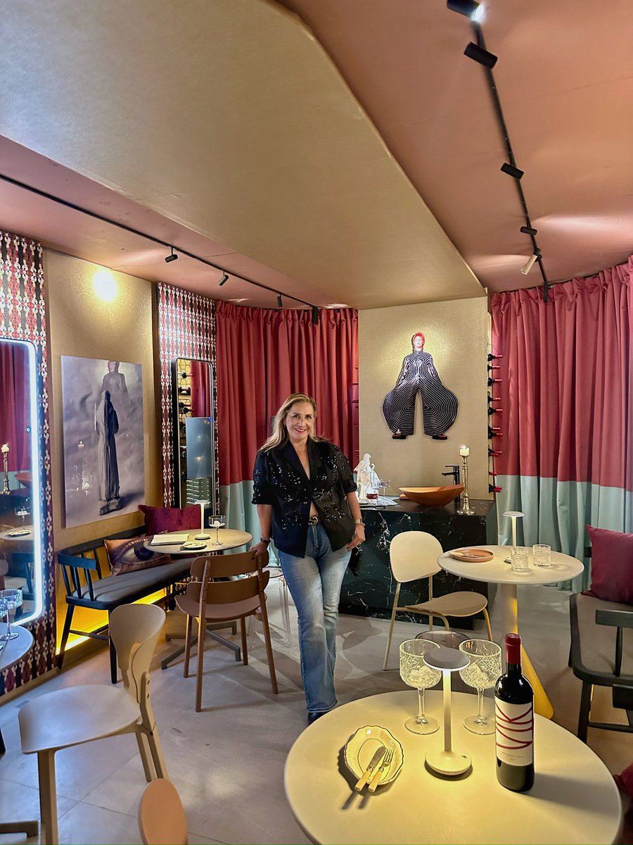 erikaparedesarq's tweet image. Un día entre diseño, inspiración y creatividad.
Viajar también es descubrir nuevos espacios, nuevas formas de ver el mundo y nuevas ideas que se quedan contigo.
Casa FOA fue una explosión de detalles, colores, texturas y propuestas que me movieron por dentro y por fuera.