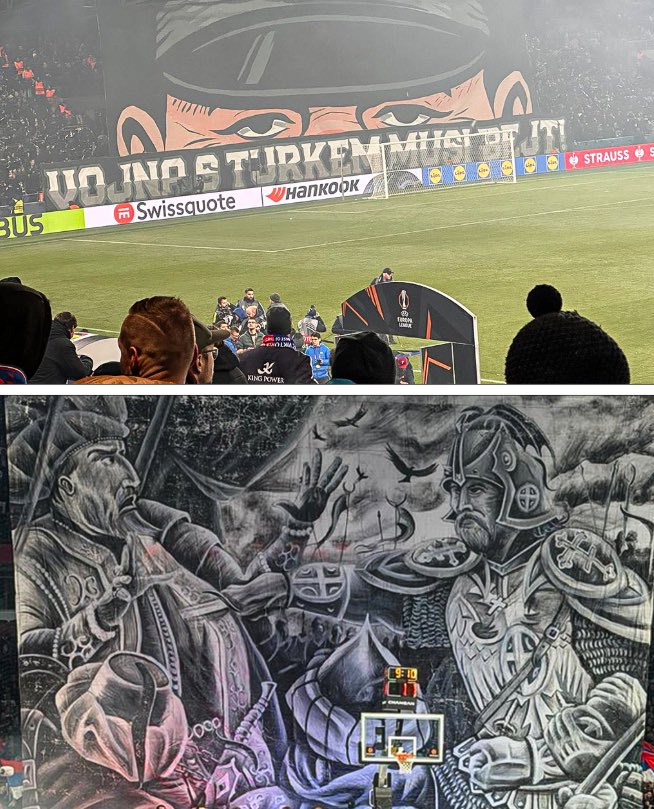 CBuyukcelik's tweet photo. “Dün gece”
Fenerbahçe Beko’nun Partizan deplasmanında tribünlerde, Sultan I. Murad’ın Kosova Savaşı’nda şehit edildiği sahneyi gösteren bir pankart açıldı. 

Sırp taraftarlar ayrıca uzun süre, “Her Türk bilir, Obiliç’in Sultan Murat’ı nasıl hançerlediğini!” şeklinde tezahürat yaptı.

İki hafta önce, branş farklı zihniyet aynıydı.

Sırp GAVURU, gavurluğunu yapıyor!
BİZ NE YAPIYORUZ?..
Bir ve beraber olabiliyor muyuz?..
İçimize sırp, rum, ermeni, ingiliz tohumu ile girmiş gavurlara destek mi oluyoruz!?..
Sırp Türk düşmanlığını, aslında İslam düşmanlığını kusarken bugün içimizdeki islam düşmanlarıyla yanyana duranlara yazıklar olsun.
Evet, sırpların attığı slogan gibi “hançerlemek” haince iştir.
Kim bugün devletini, milletini hançerliyorsa GAVURdur.
Saraydakini indireceğiz diye bağırıp sarayda yaşayıp, alem yapıp, sarayda ölenlerin çocukları bugün yine aynı sloganı atıyor.
Unutmayın: TEK DERTLERİ İSLAM DÜŞMANLIĞIDIR.
Demokrasi, ekonomi demelerine sakın aldanmayın…