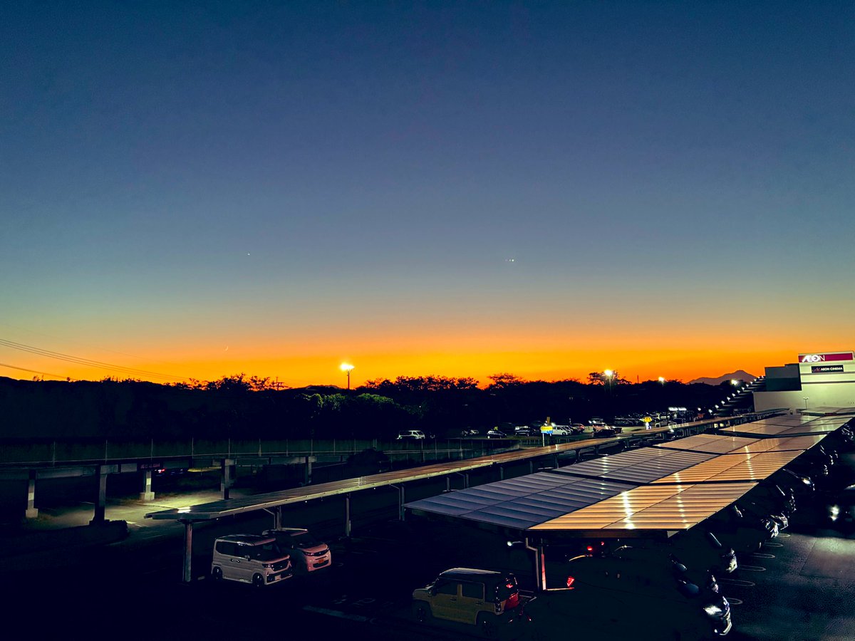 kuma_counselor's tweet photo. サウナからの夕日🌇
#夕日 #サウナ🧖 https://t.co/99j20RdwHk