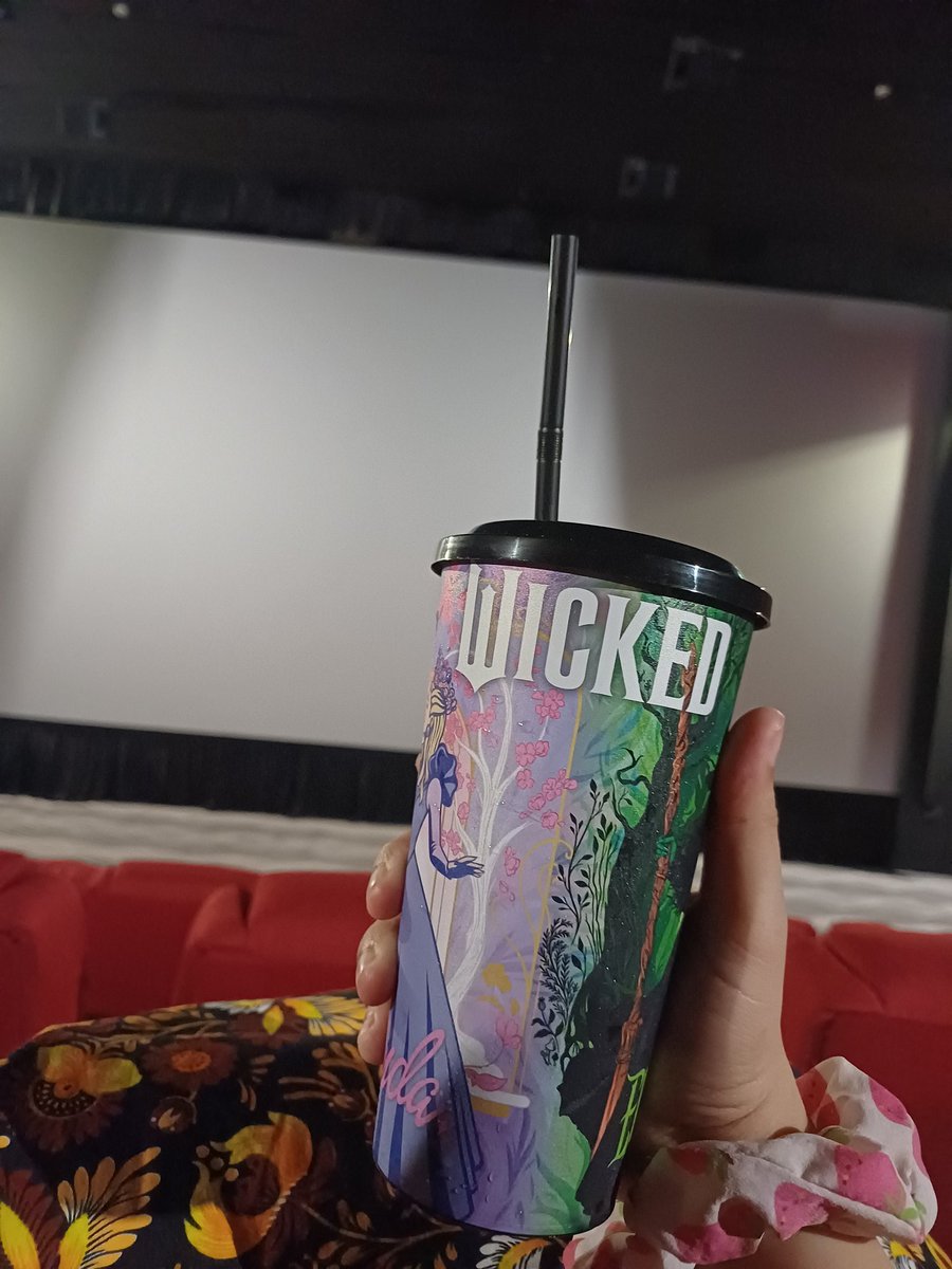 Aya (@ayaplayss) on Twitter photo 