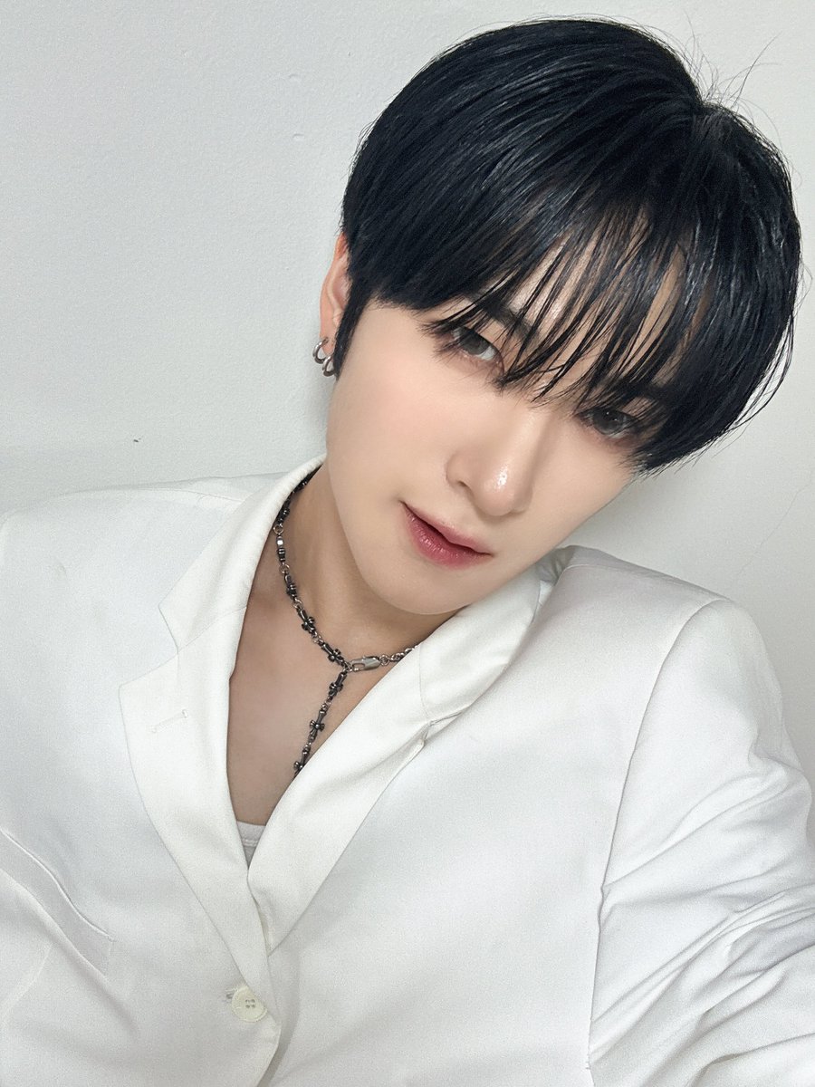 TRENDZ_OFFCL's tweet photo. [#윤우] 바르샤바 이따 만나요🐺

#FROM_TRENDZ #TO_FRIENDZ #TRENDZ #트렌드지 https://t.co/eXhgYvLFys