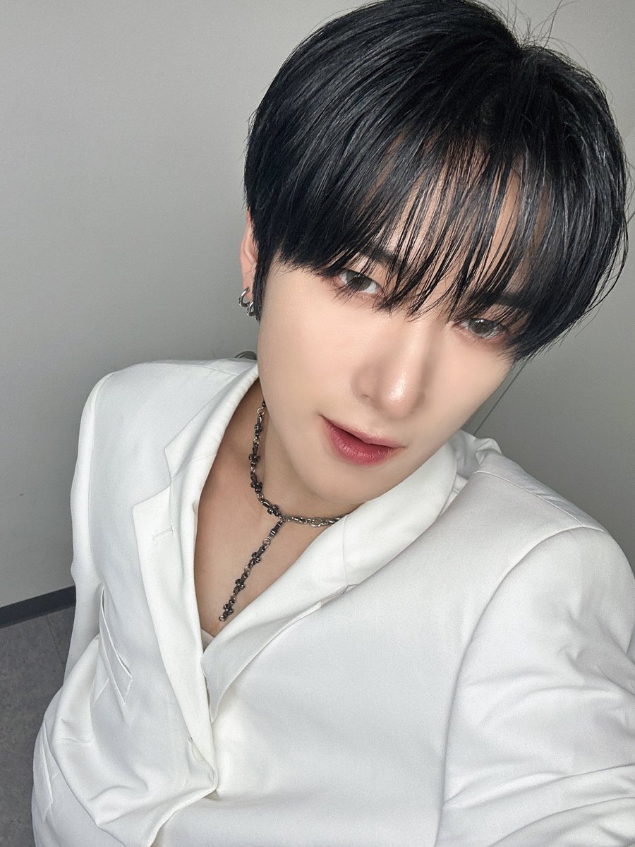 TRENDZ_OFFCL's tweet photo. [#윤우] 바르샤바 이따 만나요🐺

#FROM_TRENDZ #TO_FRIENDZ #TRENDZ #트렌드지 https://t.co/eXhgYvLFys