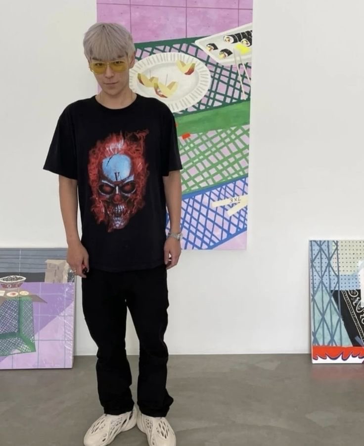 bunnyjiyong's tweet image. what the fuck was this outfit seriously