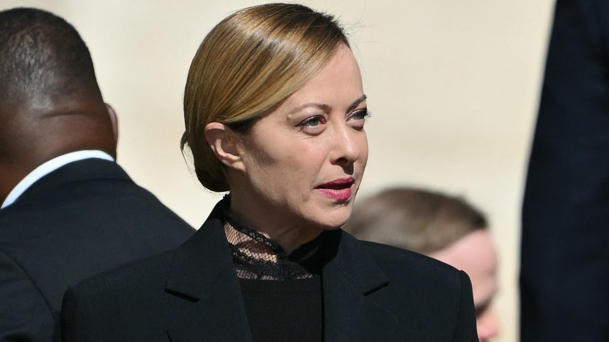 BFMTV's tweet image. Ce n&apos;était pas arrivé depuis 23 ans: l&apos;agence Moody&apos;s remonte la note de la dette italienne à &quot;Baa2&quot;
l.bfmtv.com/Wn81