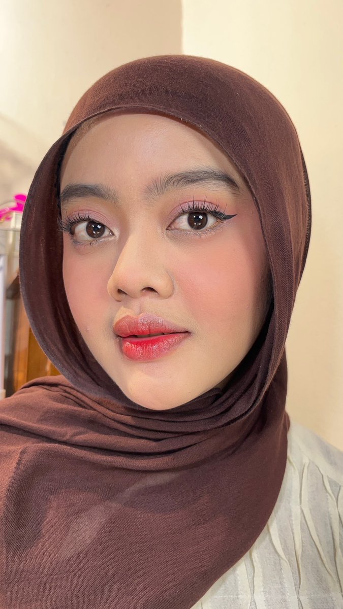danggggggg... ternyata loose powder sengefek itu buat makeup flawless