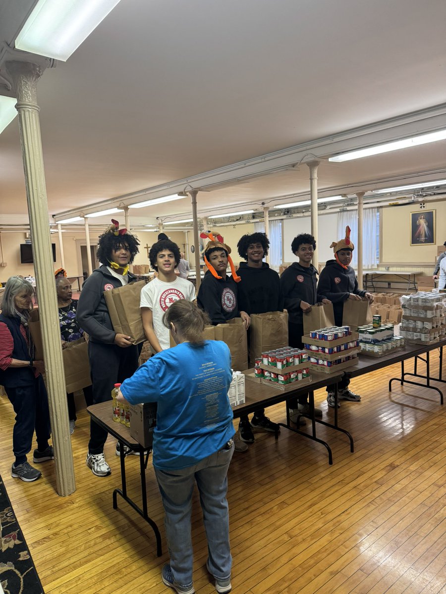 NorthRockBball's tweet photo. We proudly upheld our longstanding tradition of volunteering at the St. Peter’s Thanksgiving Food Drive, supporting local families in need and demonstrating leadership beyond the court. We are always grateful for the opportunity to give back where we live and play! 🦃🏀❤️ https://t.co/t1FokFi0HB