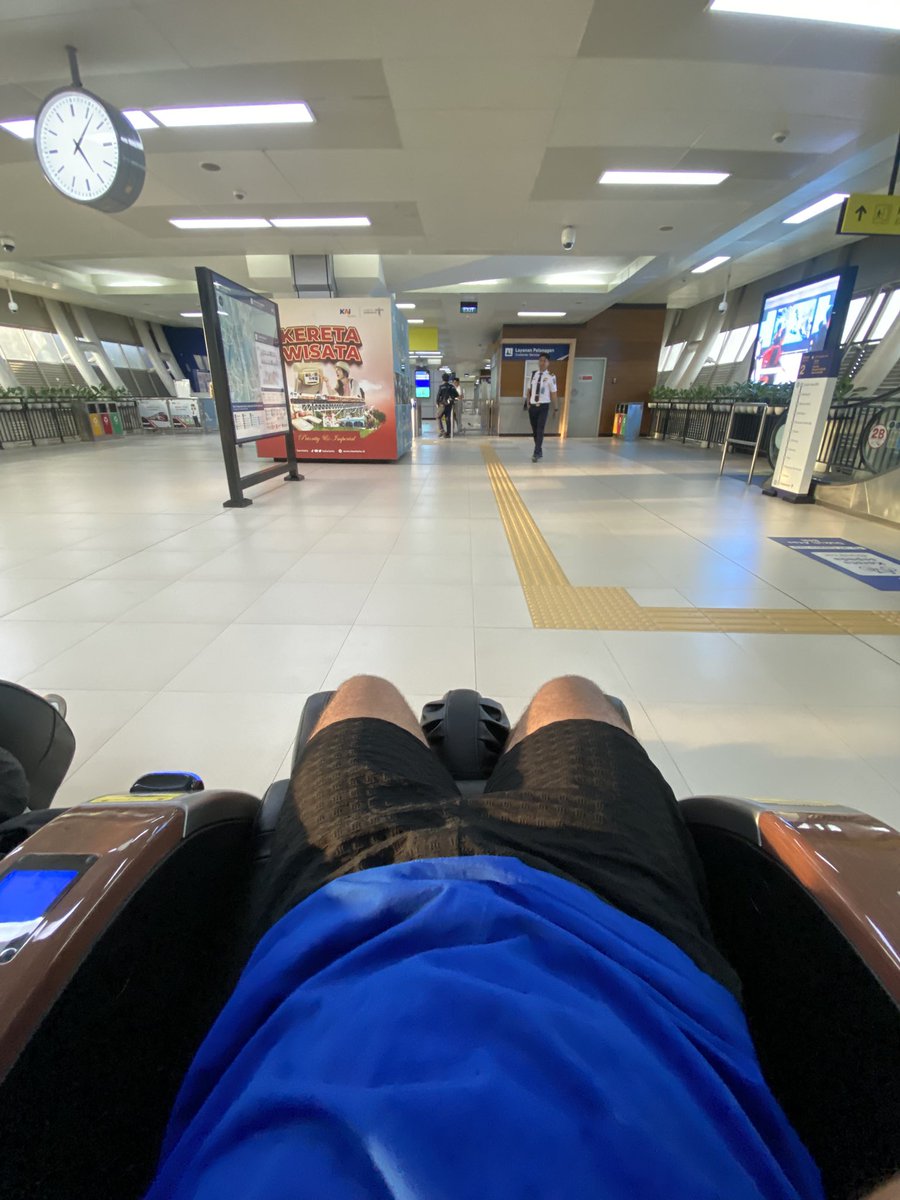 mekdipnaspesial's tweet image. bool nya dipijit jg anjir wkwkw