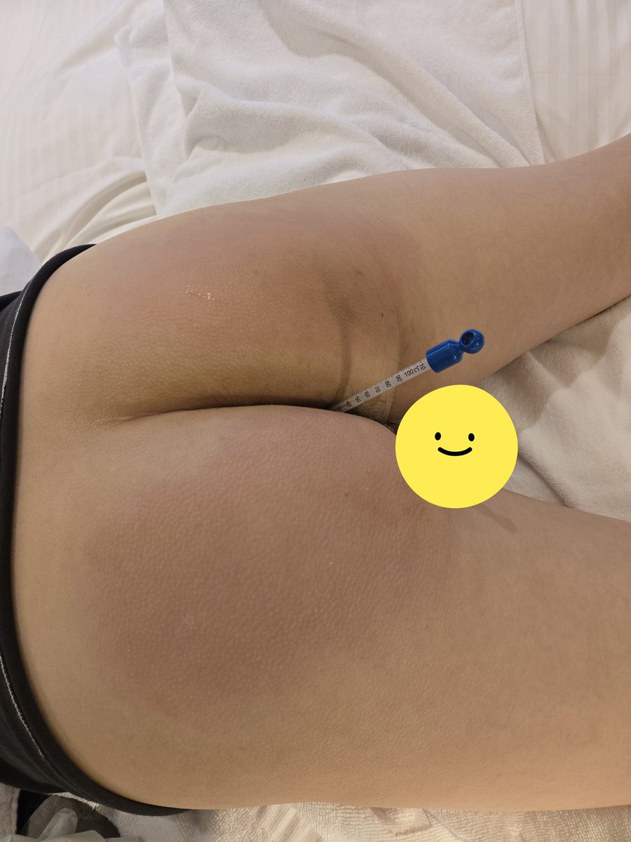 幫忙弟弟嫩嫩的屁屁上點淡淡紅妝